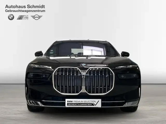 BMW i7