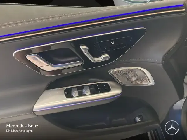 Mercedes-Benz EQE 300