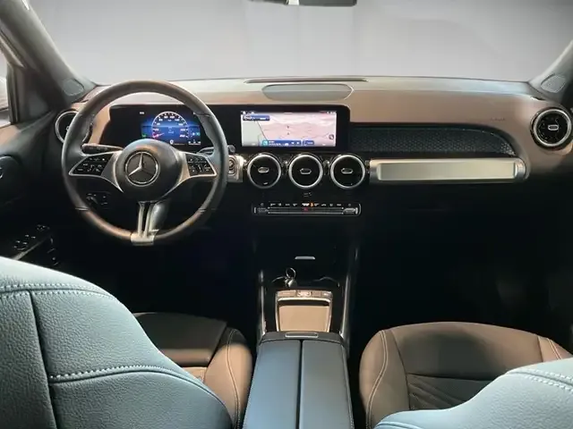Mercedes-Benz GLB 220