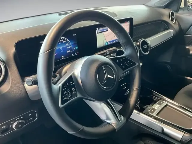 Mercedes-Benz GLB 220