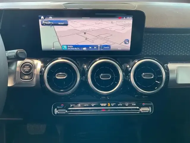 Mercedes-Benz GLB 220
