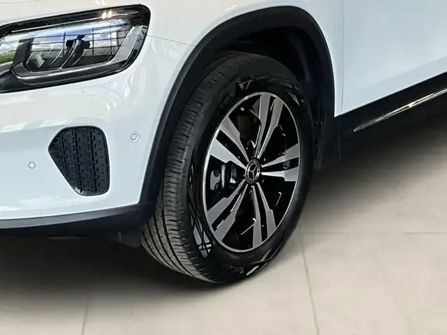 Mercedes-Benz GLB 220