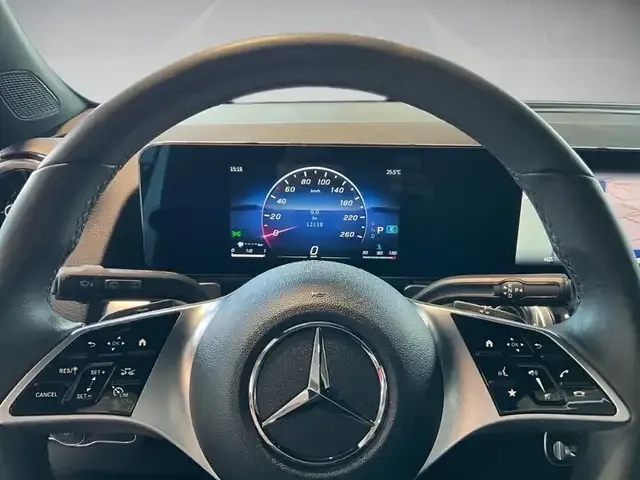 Mercedes-Benz GLB 220