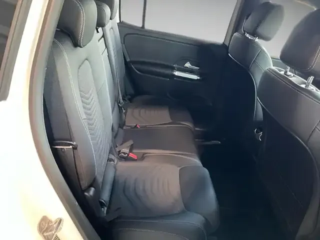 Mercedes-Benz GLB 220