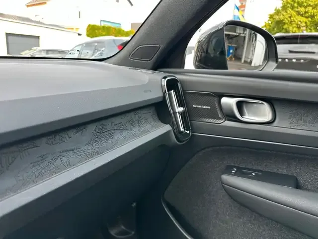 Volvo EX40