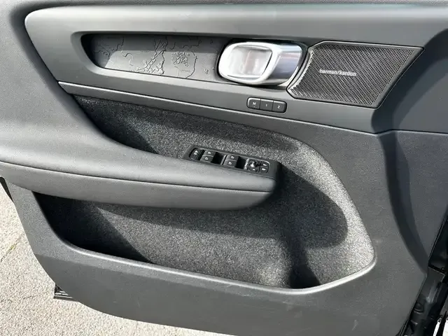 Volvo EX40