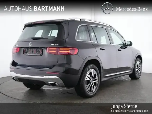 Mercedes-Benz GLB 220