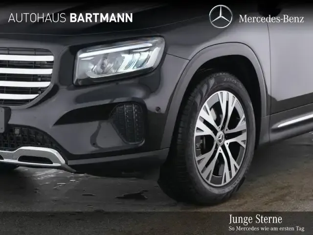 Mercedes-Benz GLB 220