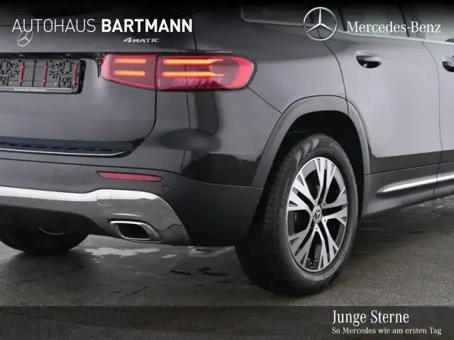 Mercedes-Benz GLB 220