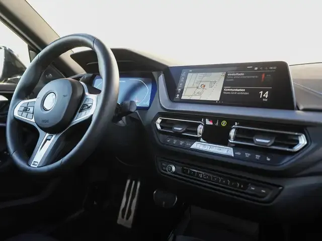 BMW 235