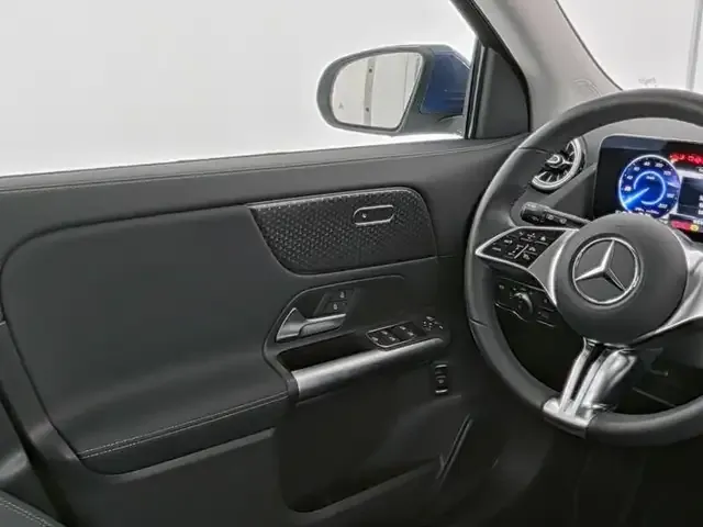 Mercedes-Benz EQA 300