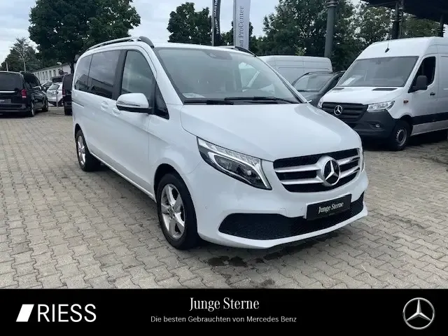 Mercedes-Benz V 220