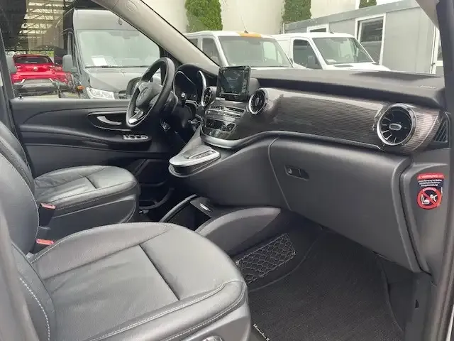 Mercedes-Benz V 220