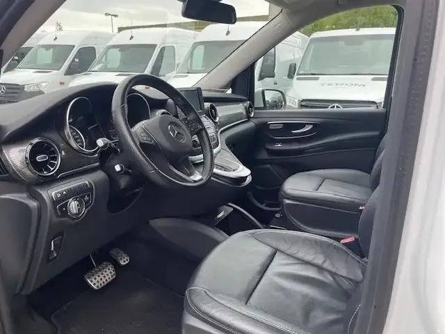 Mercedes-Benz V 220