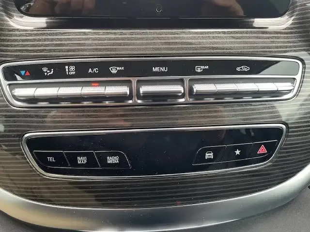 Mercedes-Benz V 220