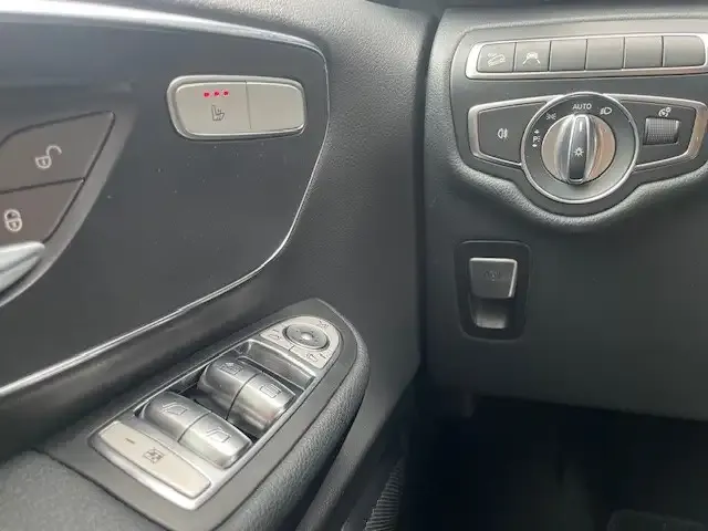 Mercedes-Benz V 220