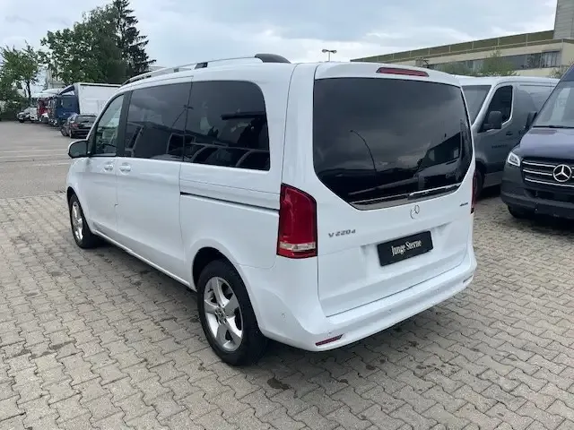 Mercedes-Benz V 220