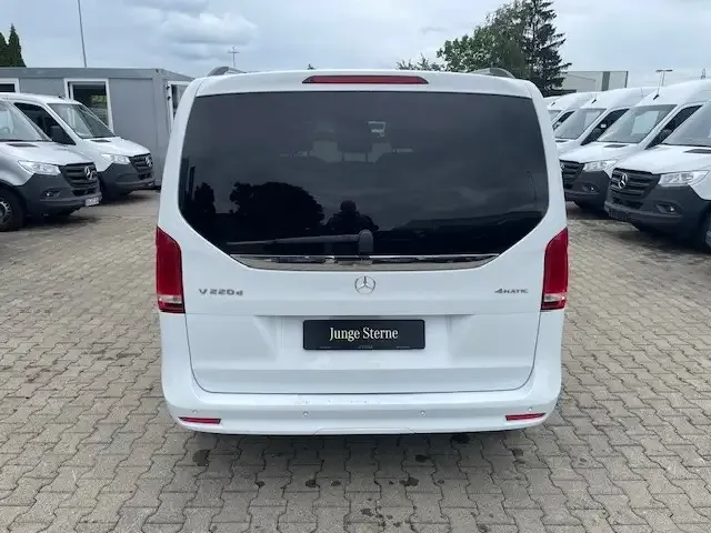 Mercedes-Benz V 220