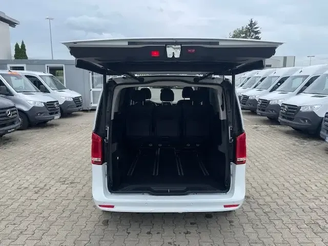 Mercedes-Benz V 220
