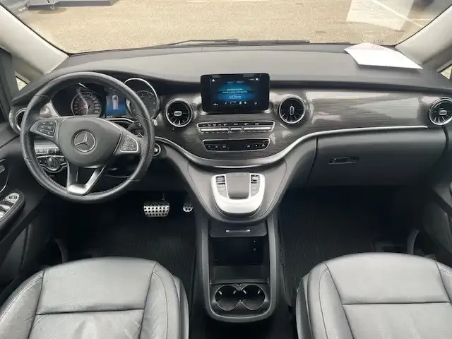 Mercedes-Benz V 220