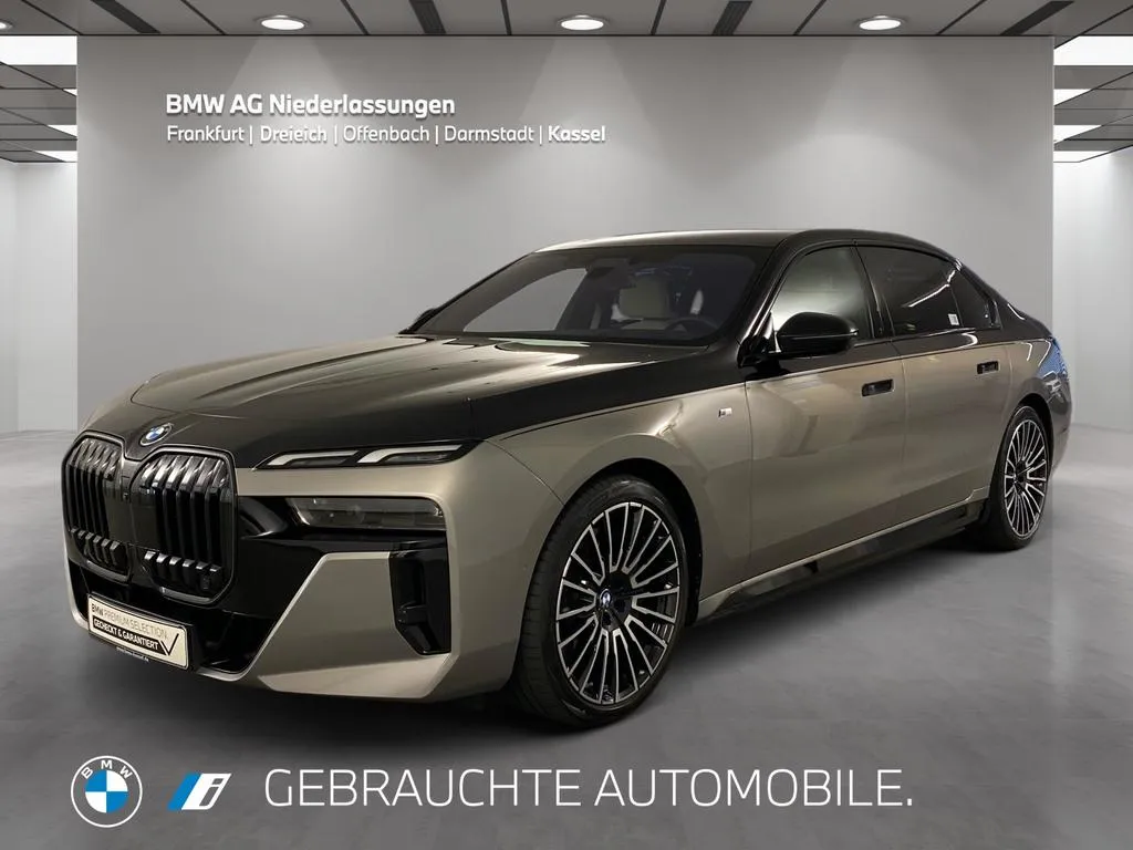 BMW i7
