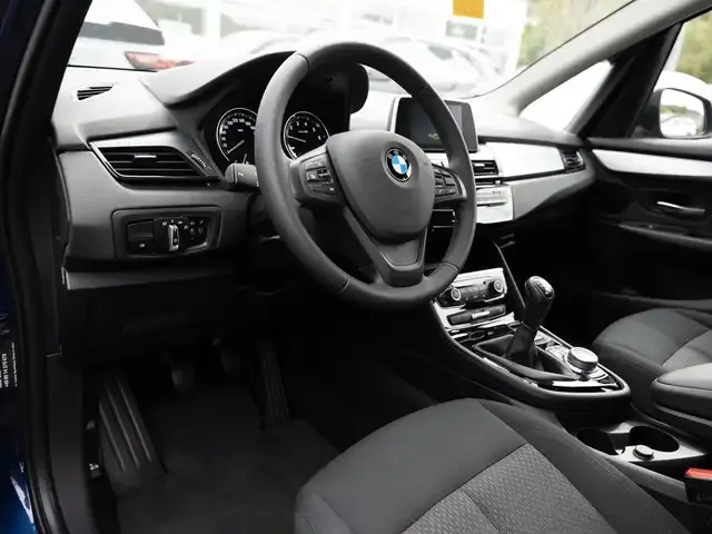 BMW 218