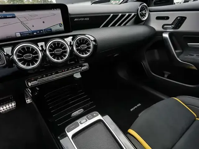 Mercedes-Benz A 45 AMG