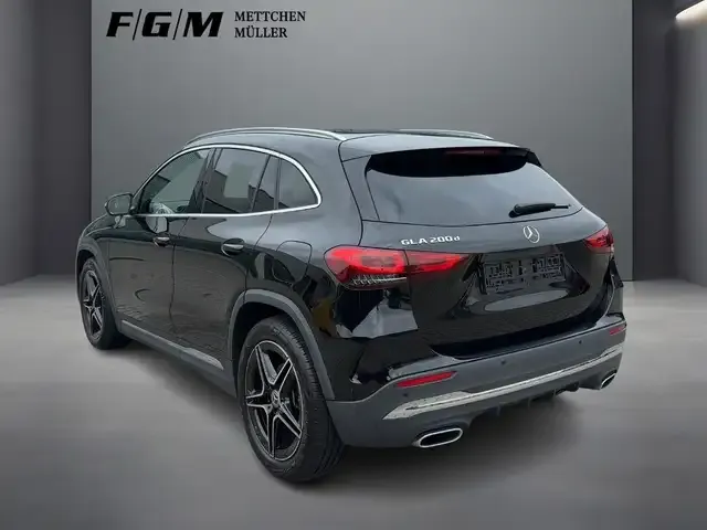 Mercedes-Benz GLA 200