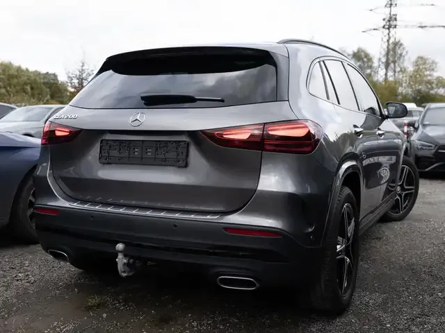 Mercedes-Benz GLA 200