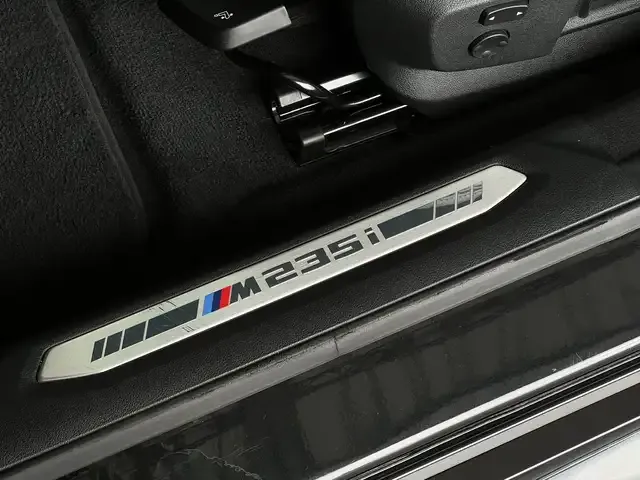 BMW 235