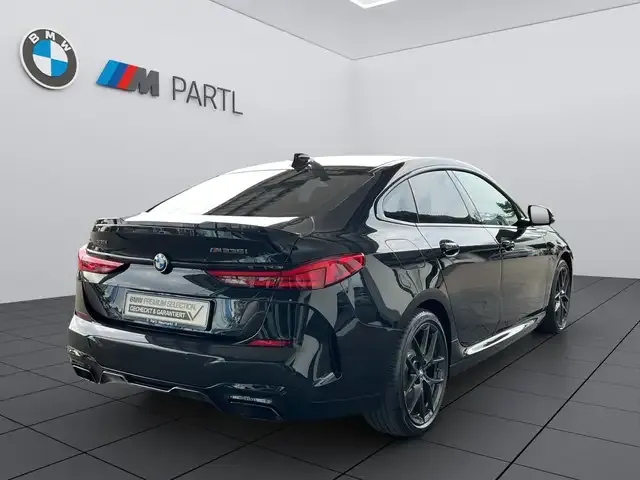 BMW 235