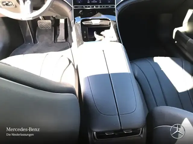 Mercedes-Benz EQE 300