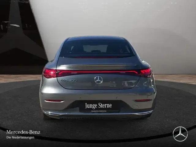Mercedes-Benz EQE 300