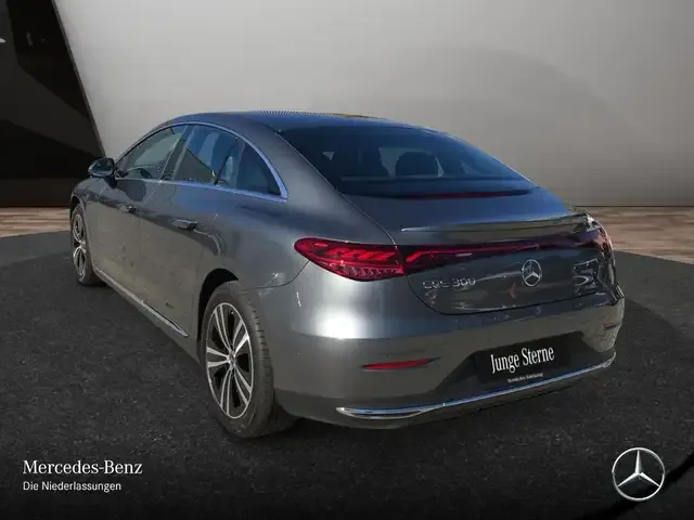Mercedes-Benz EQE 300