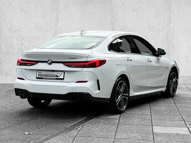 BMW 218