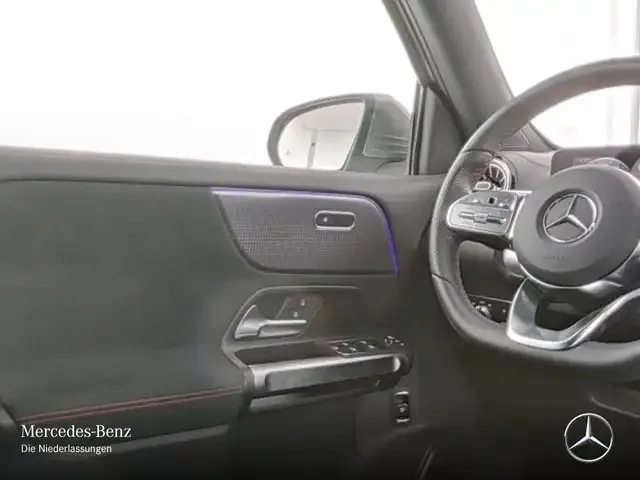 Mercedes-Benz EQB 300