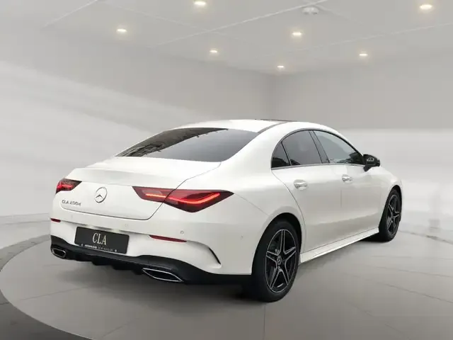 Mercedes-Benz CLA 200