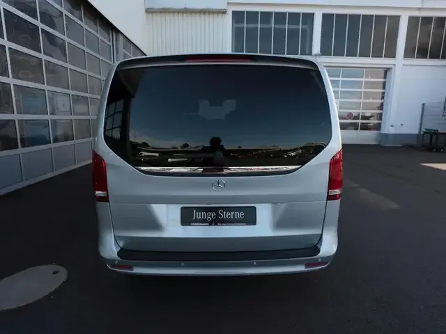 Mercedes-Benz V 250