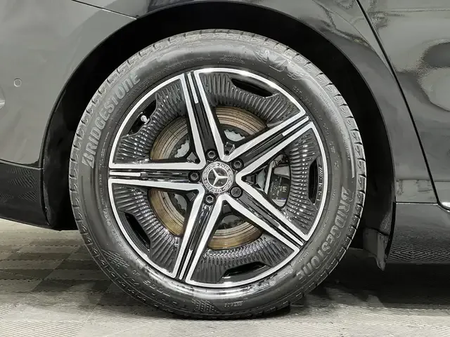 Mercedes-Benz EQE 300