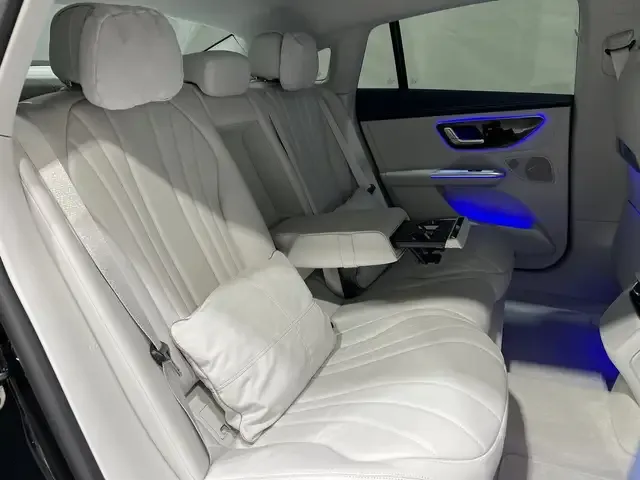 Mercedes-Benz EQE 300