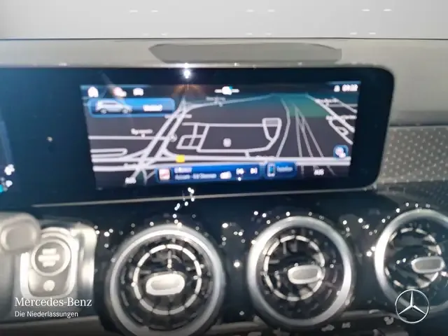 Mercedes-Benz GLB 180