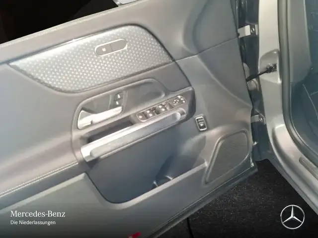 Mercedes-Benz GLB 180