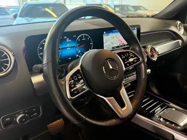Mercedes-Benz GLB 220