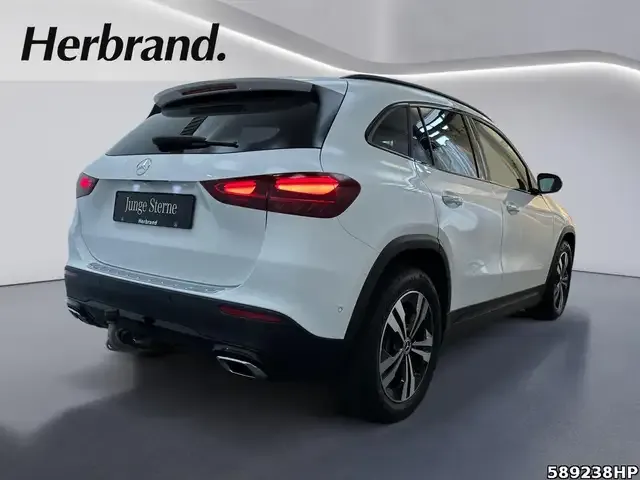 Mercedes-Benz GLA 220