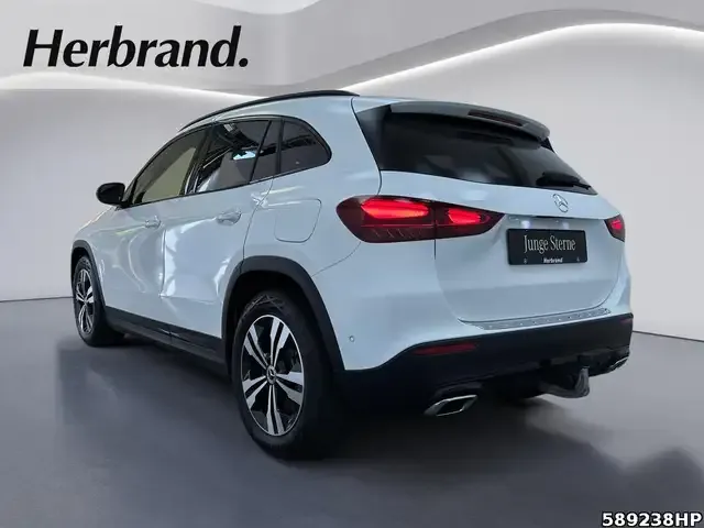 Mercedes-Benz GLA 220