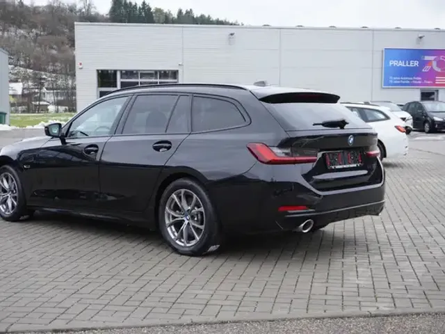 BMW 330