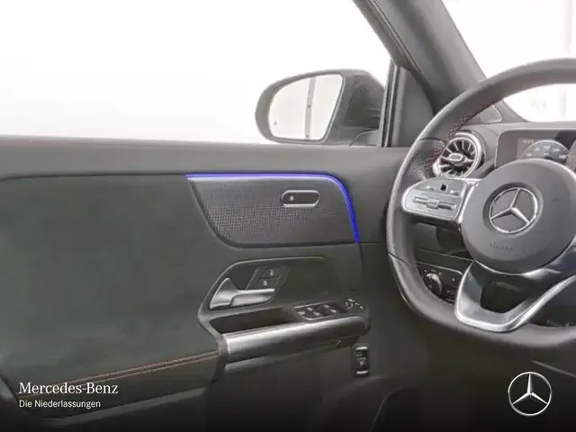 Mercedes-Benz EQA 300