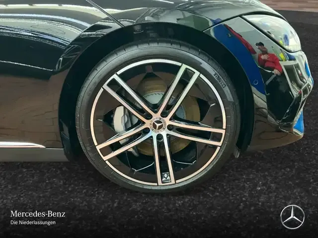 Mercedes-Benz EQE 300