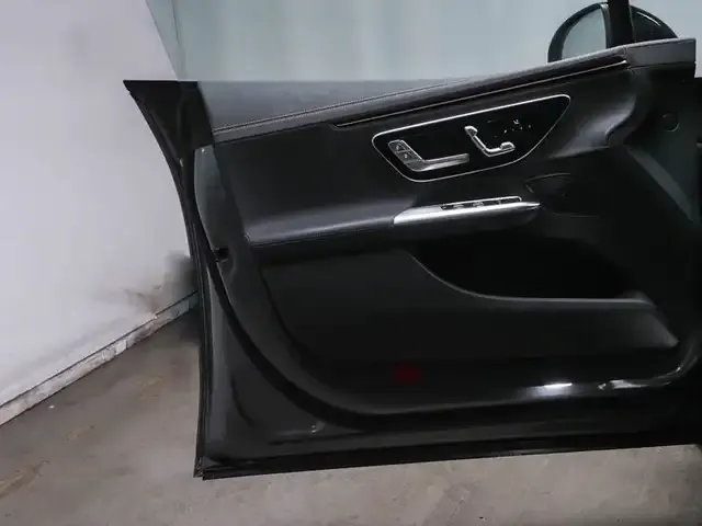 Mercedes-Benz EQE 300