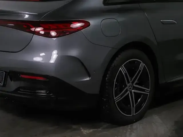 Mercedes-Benz EQE 300